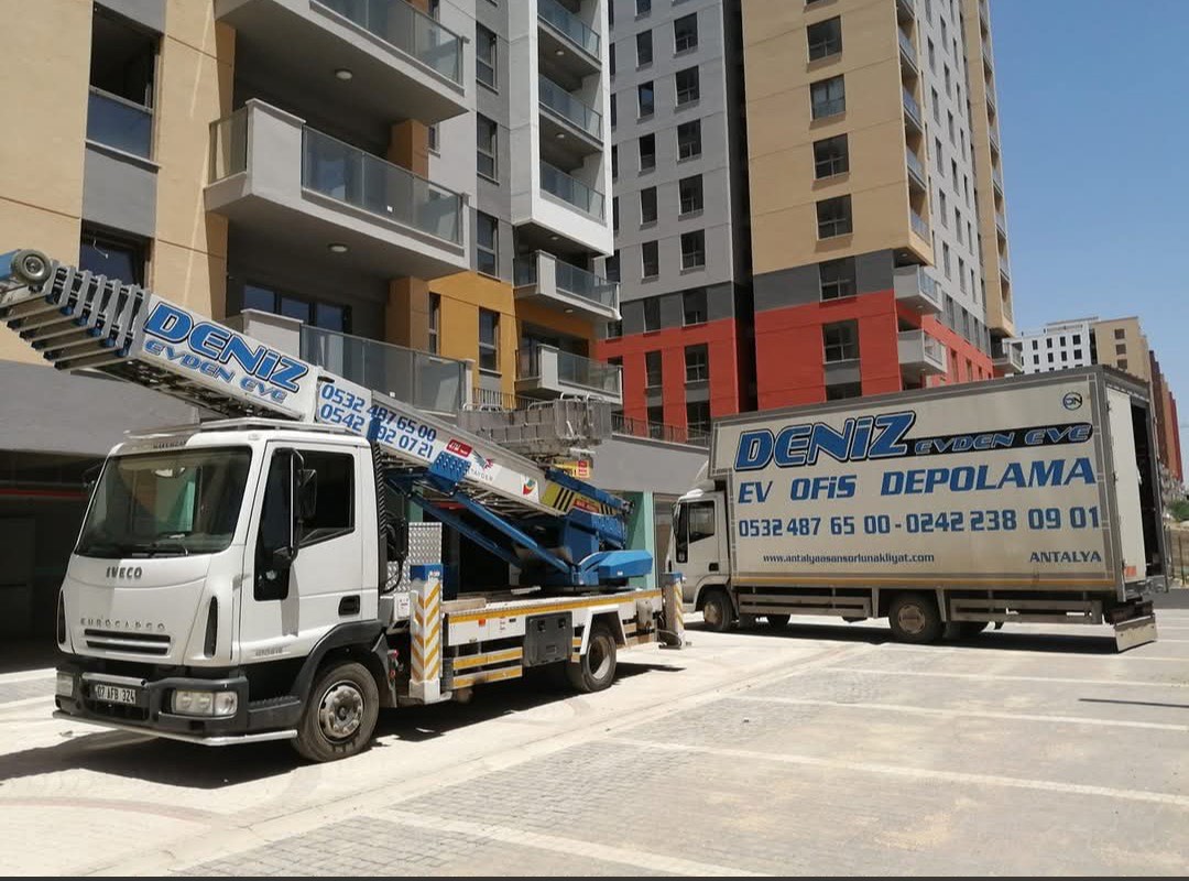 Deniz Nakliyat asansörlü taşımacılık aracı ve evden eve nakliyat kamyonu